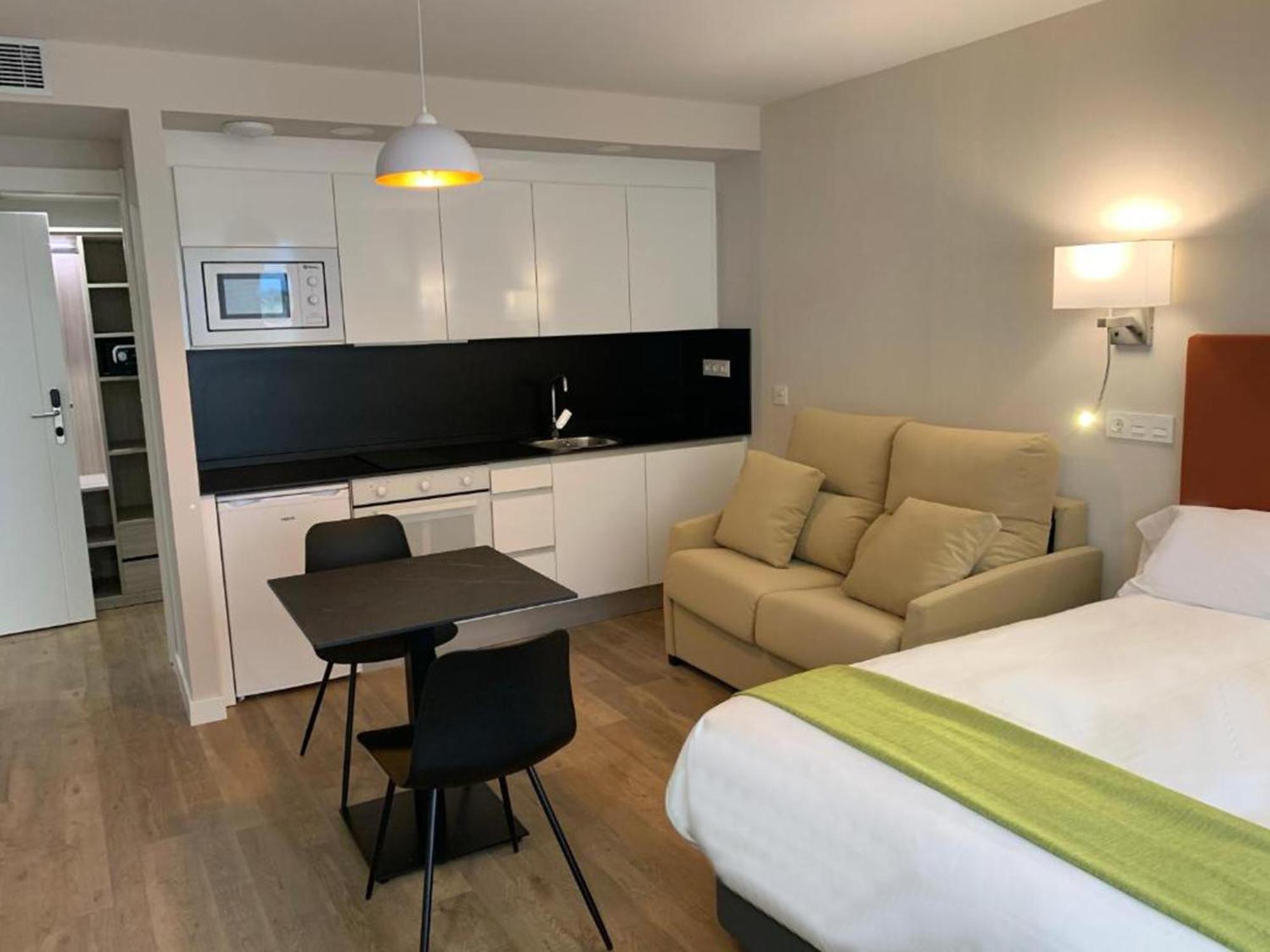 Aparthotel Essenzia De Castilla Aranda de Duero Eksteriør bilde